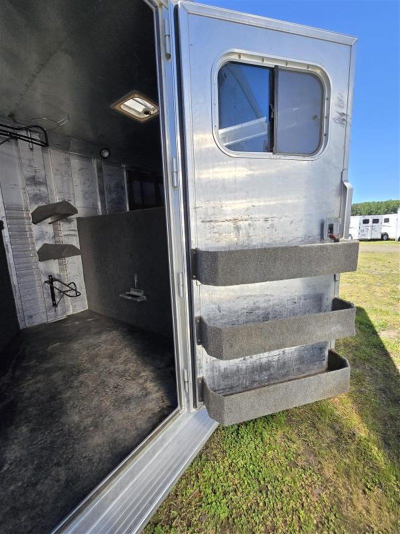 2006 C&C 4 Horse Gooseneck Trailer - Image 3
