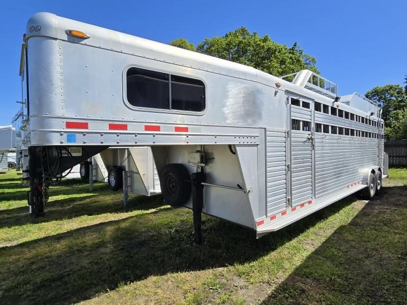 2006 C&C 4 Horse Gooseneck Trailer - Image 11