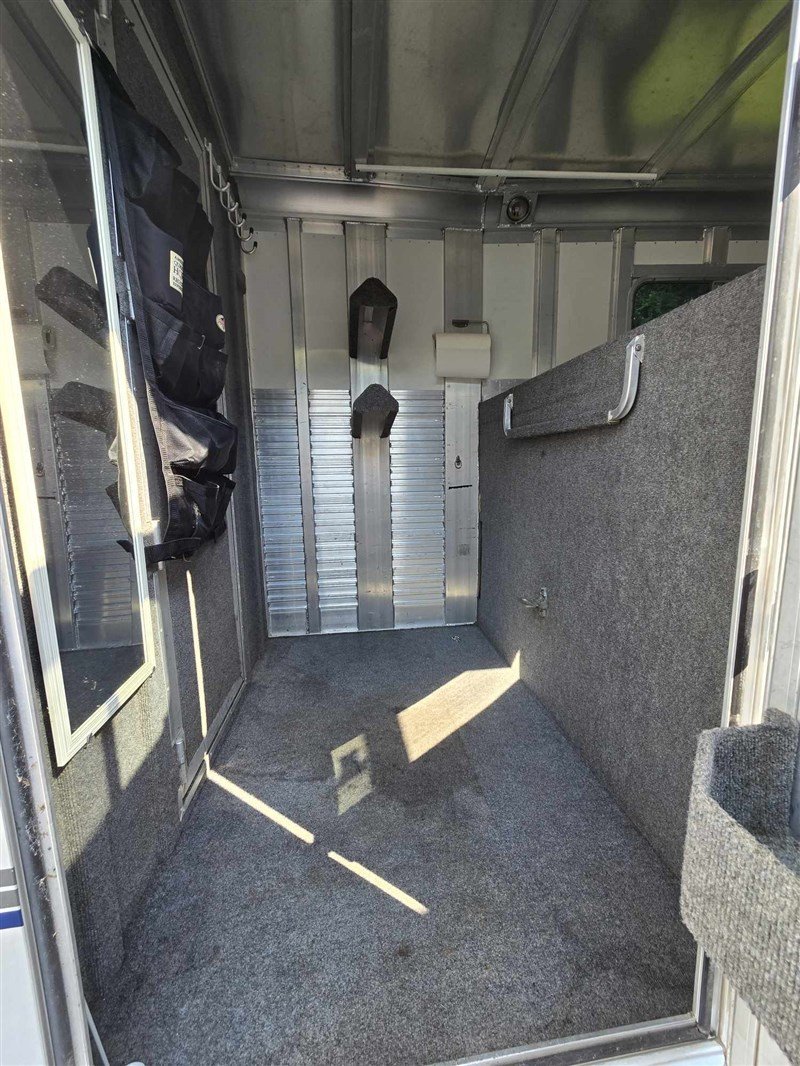 2000 C&C 2 horse Gooseneck - Image 2