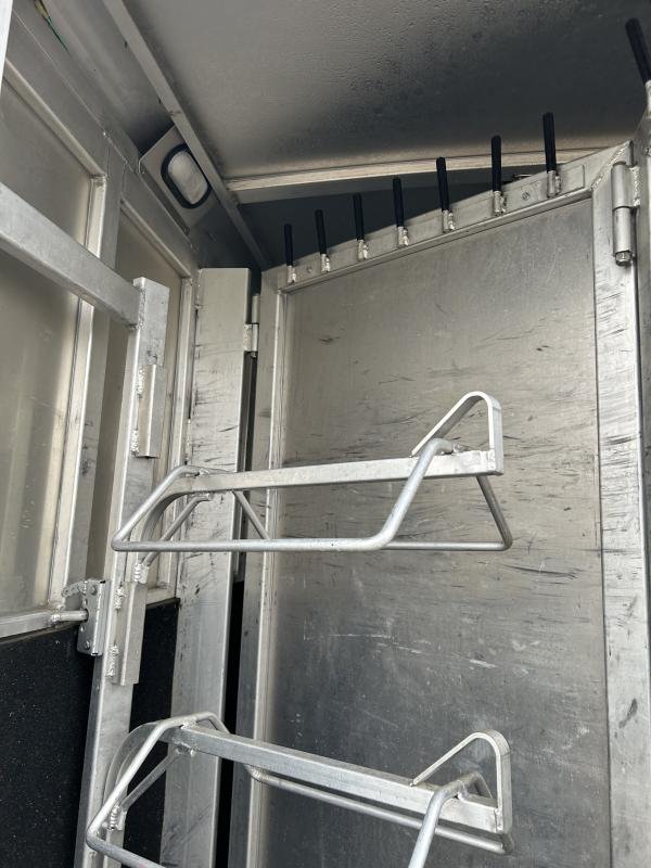 2002 Silverado 3h GN All Aluminum Weekender - Image 9