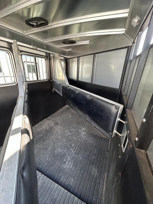 2022 Logan Coach Crossfire 3 Horse Gooseneck For Sale - Image 7