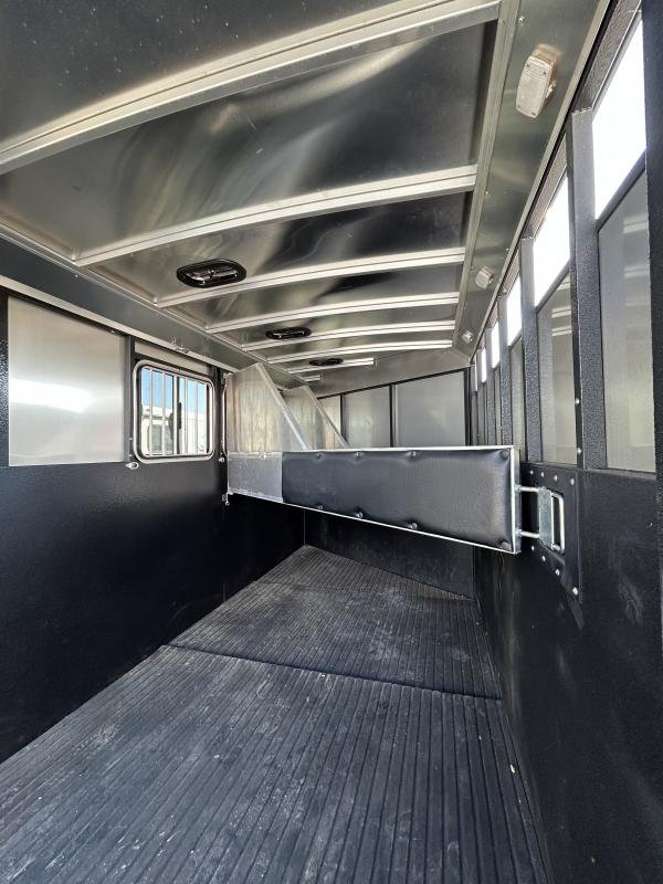 2022 Logan Coach Crossfire 3 Horse Gooseneck For Sale - Image 8