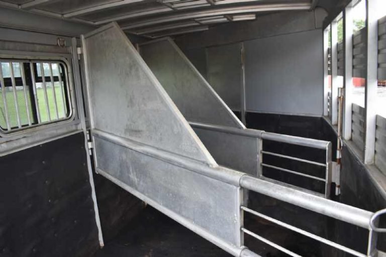 2018 Adam 7304GN 3 Horse Trailer for Sale - Image 8