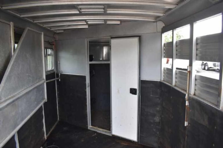 2018 Adam 7304GN 3 Horse Trailer for Sale - Image 10