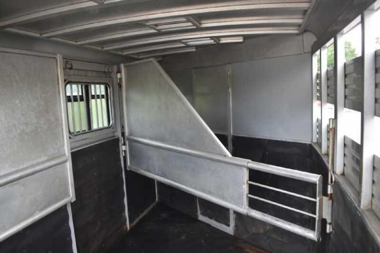 2018 Adam 7304GN 3 Horse Trailer for Sale - Image 9