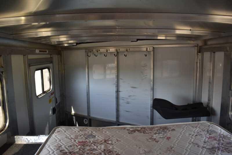 2014 Sundowner 2 Horse Gooseneck Trailer for Sale - Image 3