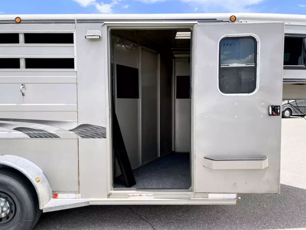 2001 Titan 3 Horse Gooseneck - Image 13