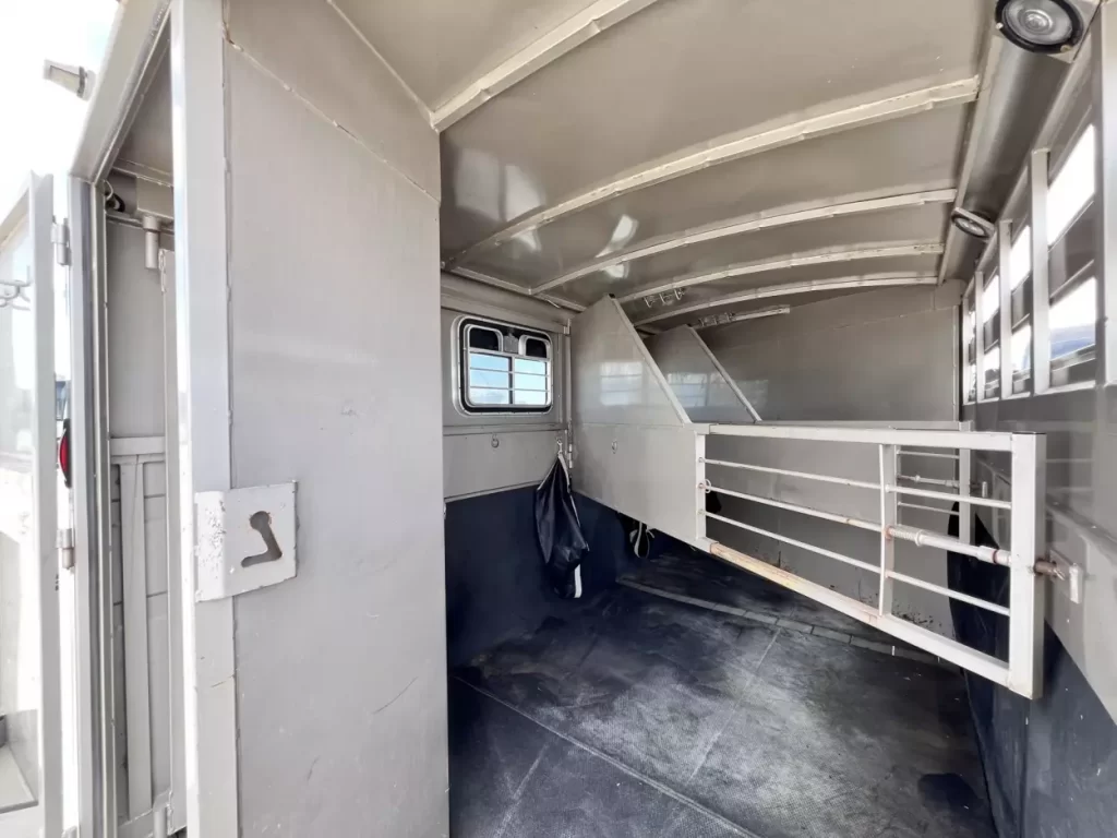 2001 Titan 3 Horse Gooseneck - Image 6