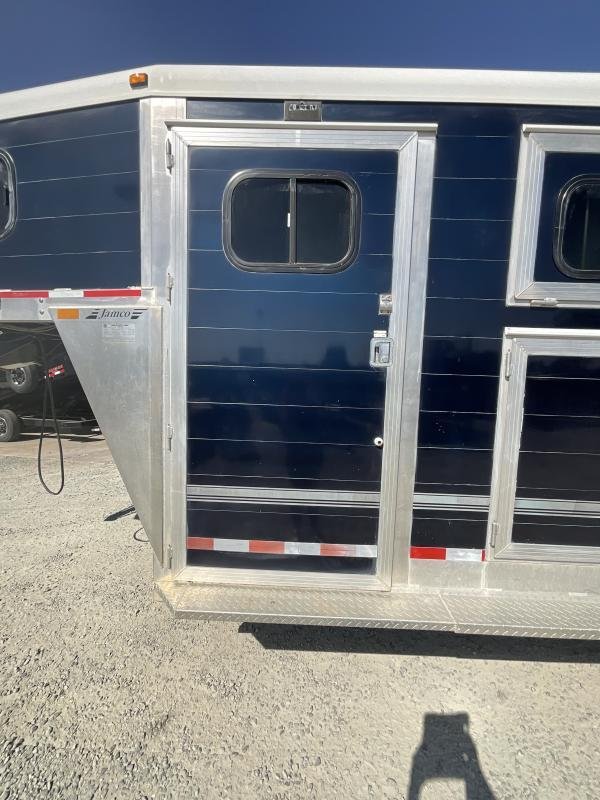2005 Jamco 4 Horse Gooseneck Trailer - Image 4