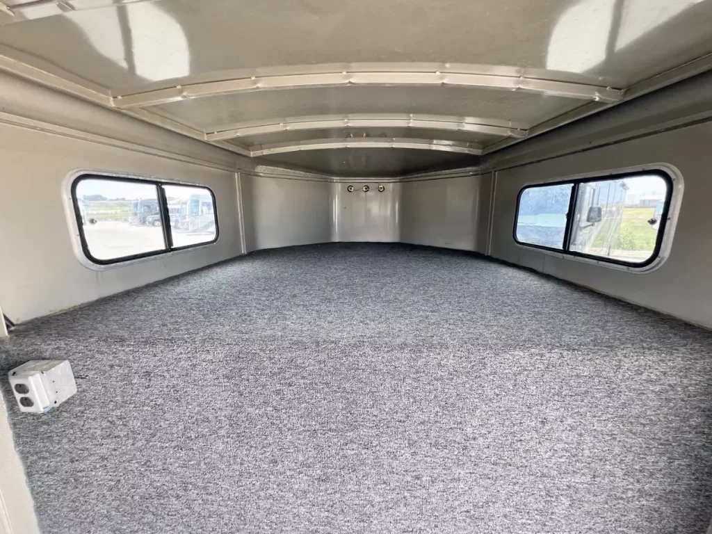 2001 Titan 3 Horse Gooseneck - Image 11