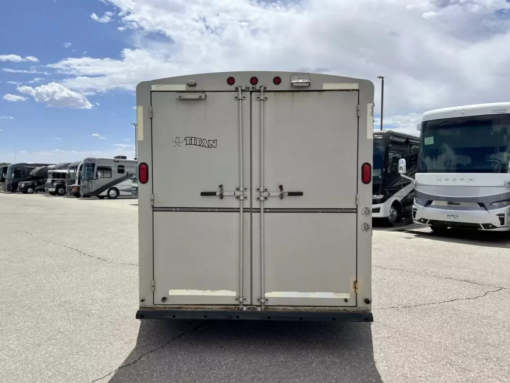 2001 Titan 3 Horse Gooseneck - Image 9