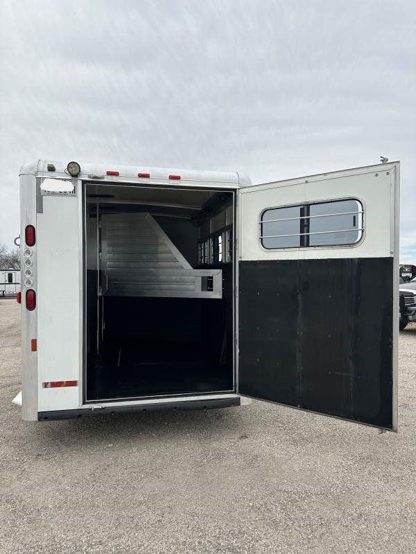 2004 Hart Trailers 3H GN Weekender Horse Trailer - Image 12