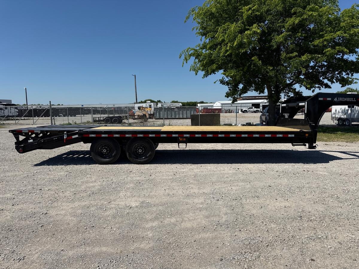 2026 IronBull FDG 8.5X25 Deckover Equipment Trailer - Image 3