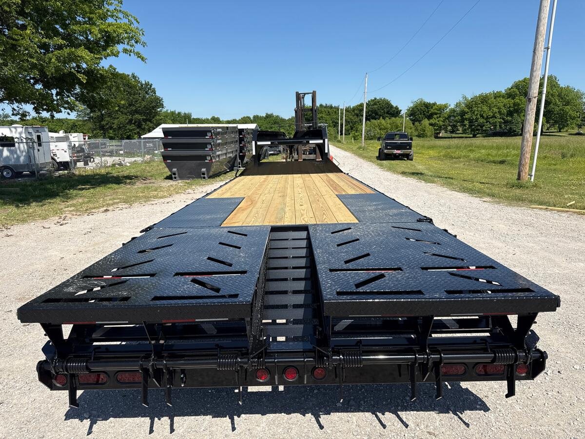 2026 IronBull FDG 8.5X25 Deckover Equipment Trailer - Image 6
