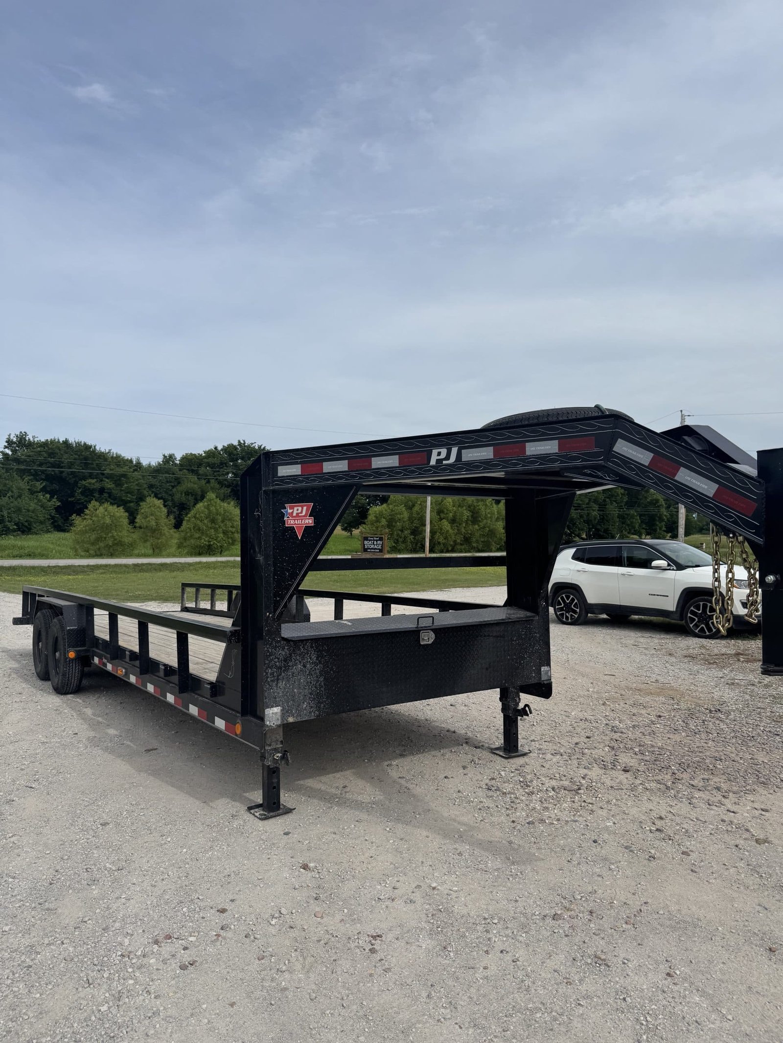 flatbed trailer gooseneck