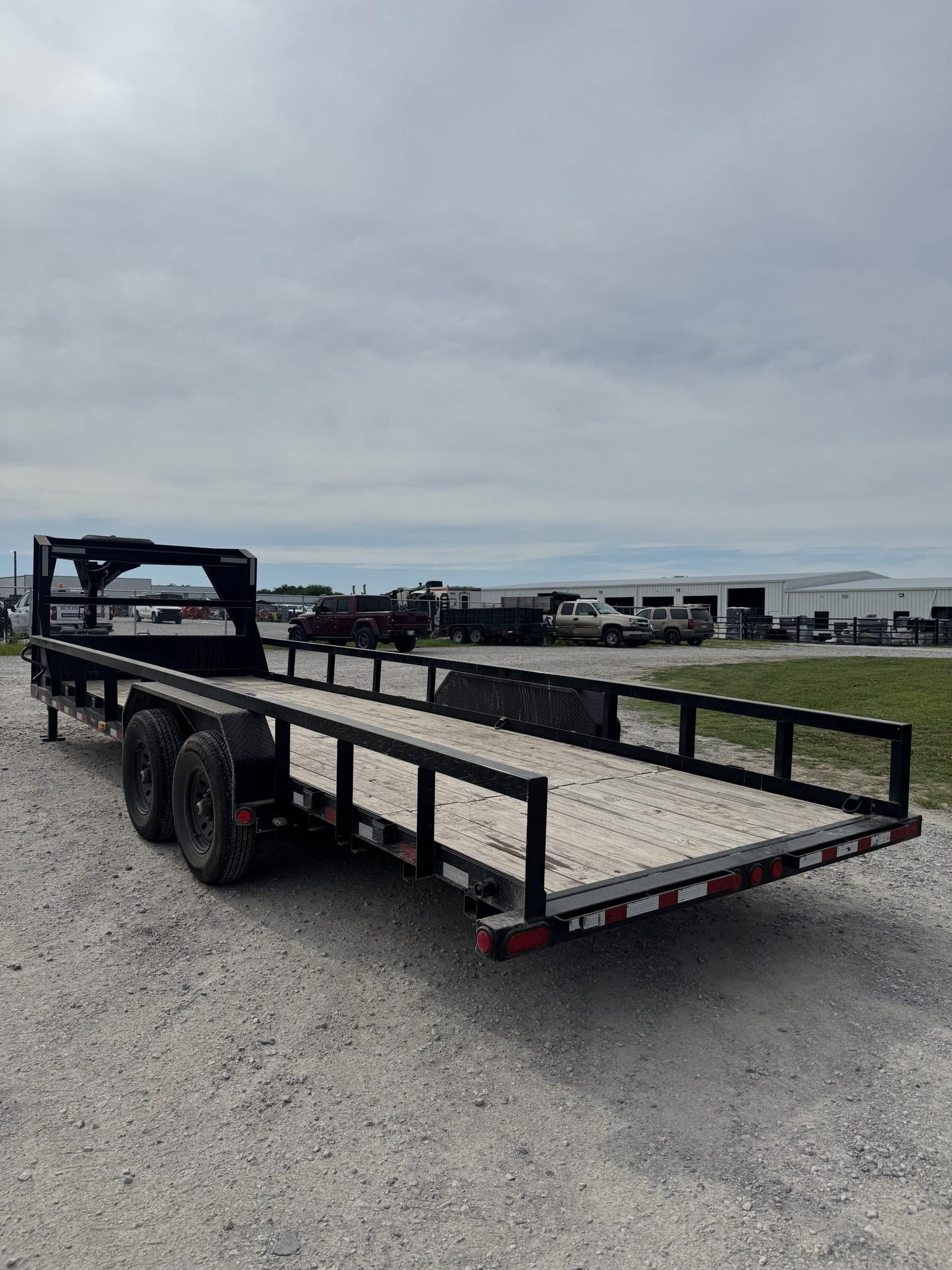 2022 PJ 7×32 Gooseneck Pipe Top Trailer - Image 5