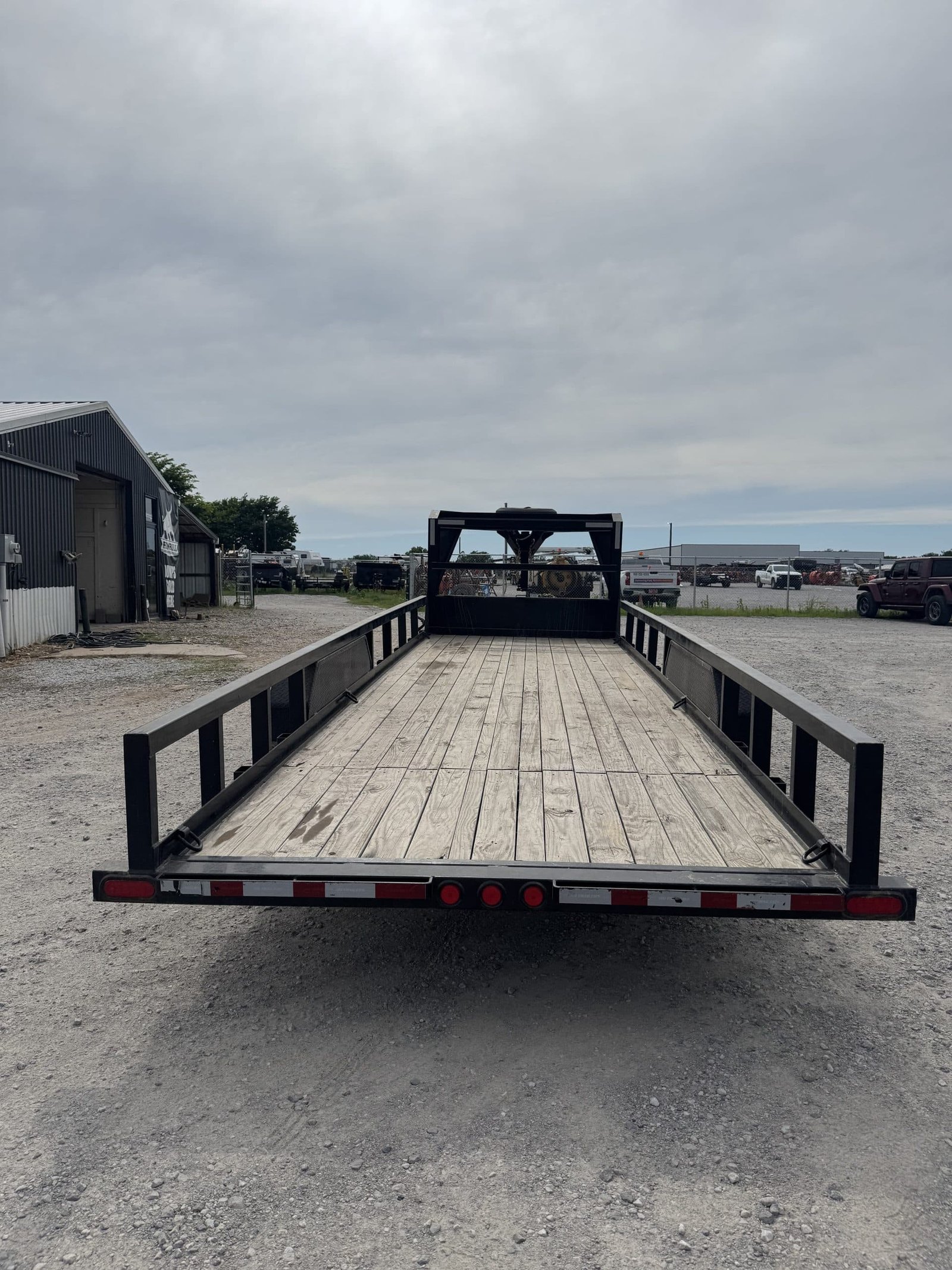 2022 PJ 7×32 Gooseneck Pipe Top Trailer - Image 6
