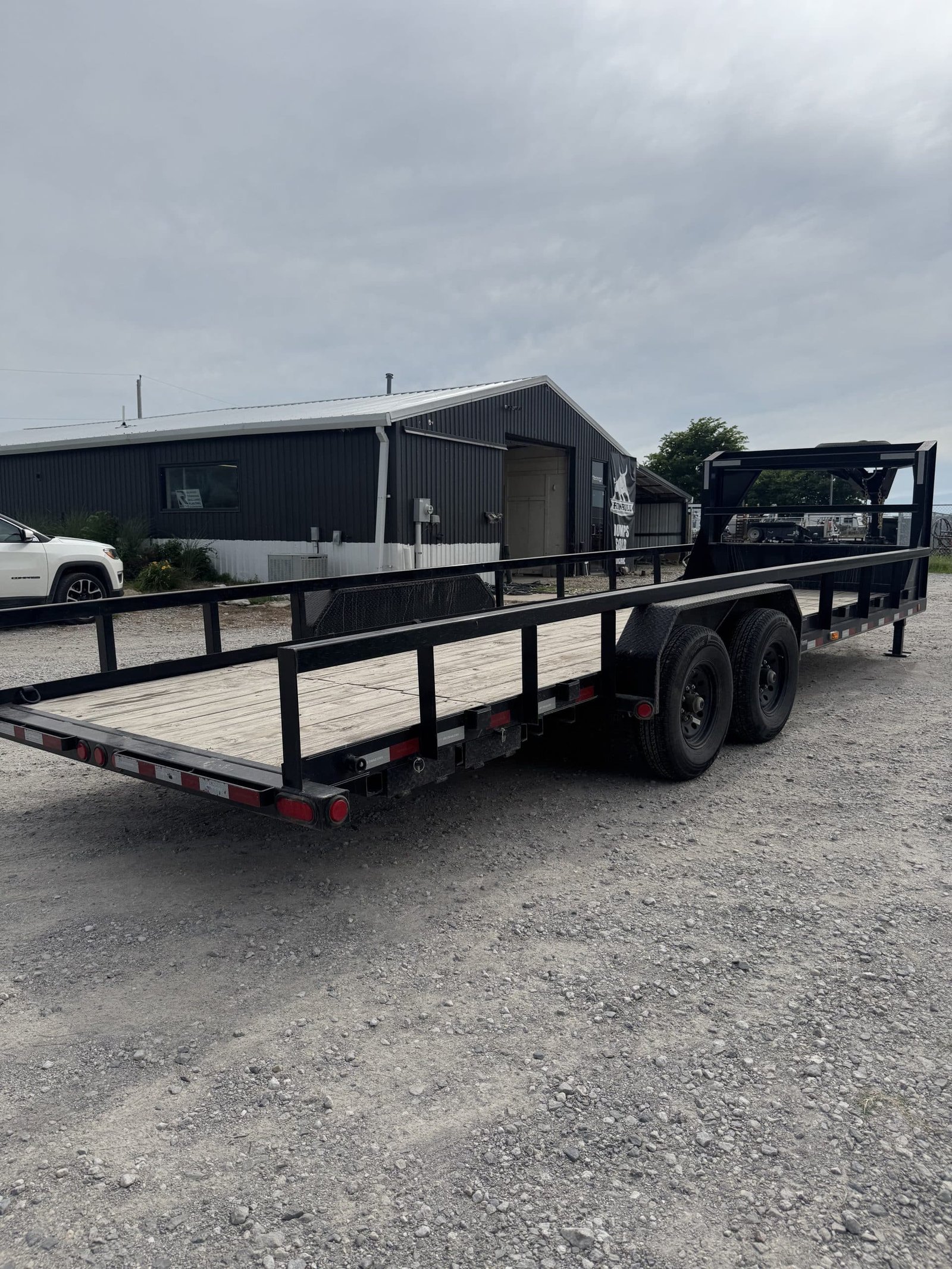 2022 PJ 7×32 Gooseneck Pipe Top Trailer - Image 7